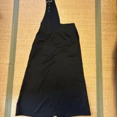 黒いサロペット・オーバーオール