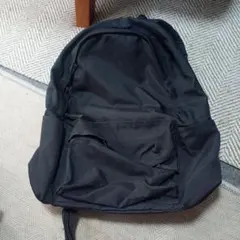 【ほぼ未使用】無印良品　ブラックバックパック　肩の負担を軽くするのサムネイル