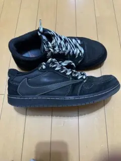 トラヴィス・スコット × ナイキ エアジョーダン1 ロー ブラックファントム