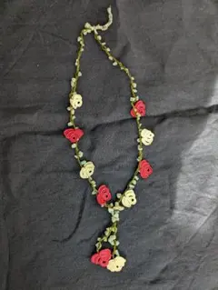 トルコの伝統的な手編みレース オヤ、バラモチーフ ネックレス