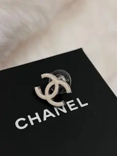 CHANEL シャネル　ココマーク ピアス 片耳用 ホワイト　アイボリー bts
