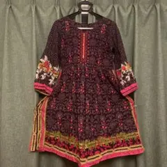 紫色の刺繍ワンピース