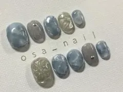 青とグレーのマーブルネイルチップ　ファー