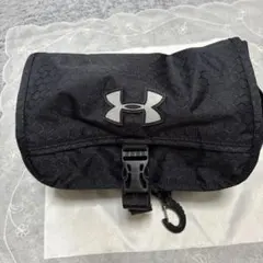 美品UNDER ARMOUR トラベルポーチ ラウンドバック