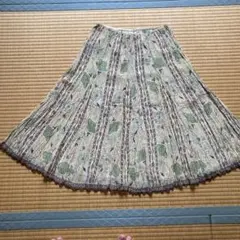 花柄 フレアスカート ひざ丈のサムネイル