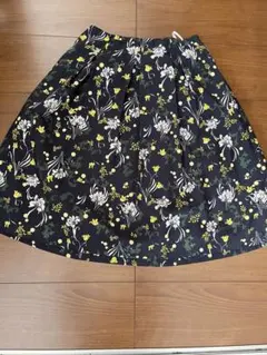 1月末まで。その後処分します。マッキントッシュ　花柄フレアスカート サイズ32