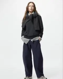 ユニクロ　ジャージーバレルレッグパンツ　ネイビー