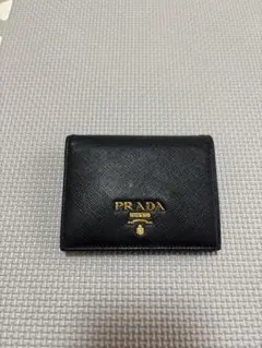 PRADA ブラックレザー 二つ折り財布