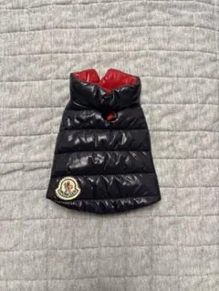 モンクレール 犬用 ダウンジャケット　3way フード　刺繍ロゴ　ワッペン　黒 モンクレール 犬用 ダウンジャケット 3way フード 刺繍ロゴ