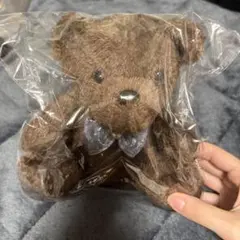 茶色のリボン付きぬいぐるみ