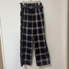 しまむら　秋服 ベルト付き　チェックパンツ　Mサイズ　ネイビー