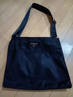 PRADA ブラック ショルダーバッグ
