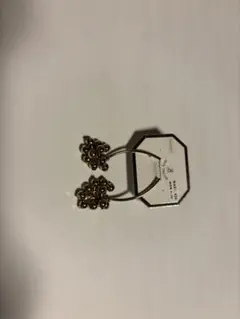 ゴールドカラーボールピアス