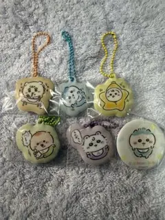 ちいかわBabyぷっくりキーホルダー5点＋おまけ缶バッジ新品