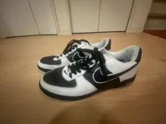 NIKE AIR FORCE 1 ブラック ホワイト スニーカー