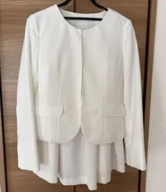 美品　ホワイト ジャケットとプリーツスカート セットアップ