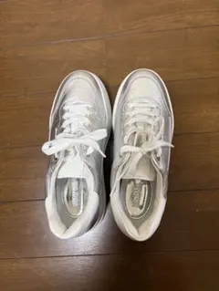 MICHAEL KORS スニーカー シルバー　24センチのサムネイル