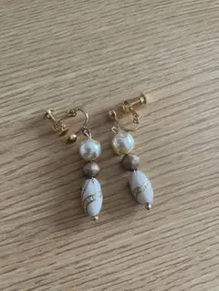 ホワイト ゴールド ドロップイヤリング