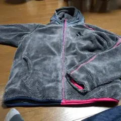 ☆未使用☆アディダスのグレー×ピンクのフリースパーカーＬ特価品( ゜д゜)ハッ!