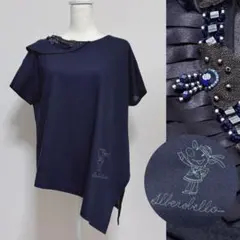 美品 OLLEBOREBLA ぶたさん　刺繍　ビジュー アシンメトリーカットソーのサムネイル