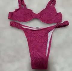 ピンクの花柄デザイン　SHEIN製　水着、Mサイズ