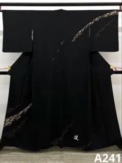 付け下げ 鳥 正絹 黒地 ガード加工済 A241のサムネイル