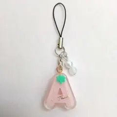 アルファベット「A」いちご風レジンストラップ　★ハンドメイド★