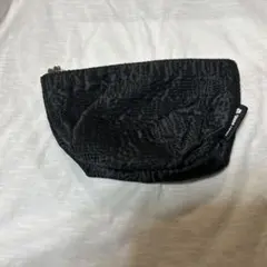 刺繍入り黒ポーチ