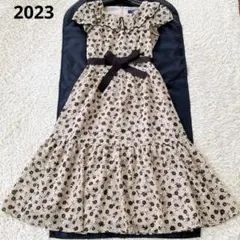 美品✨エムズグレイシー 2023年 フラワープリントワンピース 38 ベージュ系