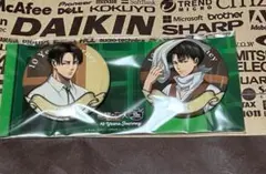 進撃の巨人 10 Years Journey 缶バッジ2個セット リヴァイ