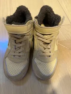 ベージュ ハイカットスニーカー ファー付き