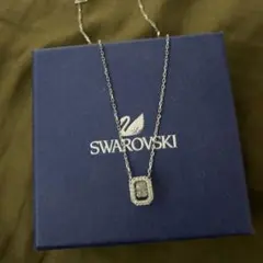 Swarovski オーバル型クリスタルネックレス