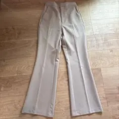 gu ストレッチフレアパンツ　ベージュ　S