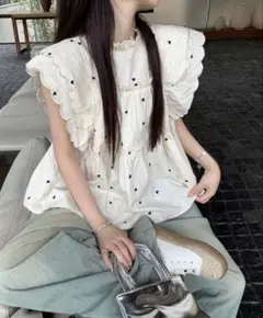 ホワイトハートドットフリルノースリーブトップス