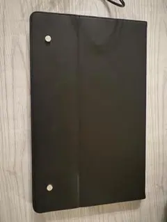 黒いカバータイプのモバイルモニター