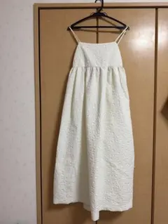 ホワイト エンボス キャミワンピース