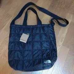 THE NORTH FACE PUFFY TOTE ブラック　トートバッグのサムネイル