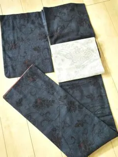 ダークブルー　珍しい蔦と花柄　結城紬　袷の着物