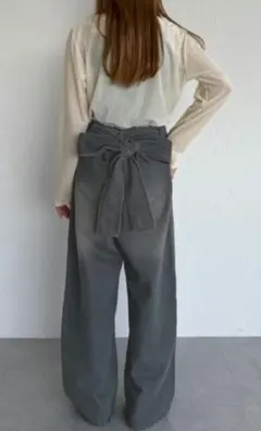 【新品】タグ付き kutir 2wayバックリボンカーブデニムパンツ Mのサムネイル
