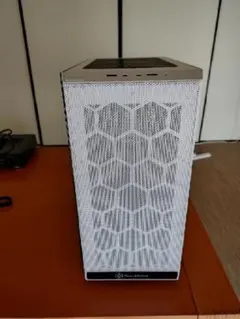 SilverStone ホワイト ミドルタワーPCケース　SST-PS15W-G