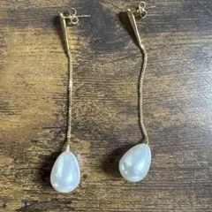 ホワイトドロップ型パール風ロングピアス