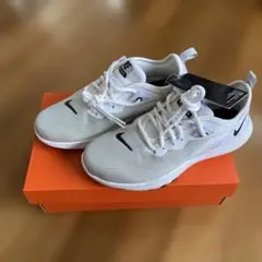 Nike ホワイト スニーカー　6 23cm