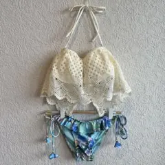 上のみ一度使用　下は未使用ホワイトレースと花柄ビキニ水着