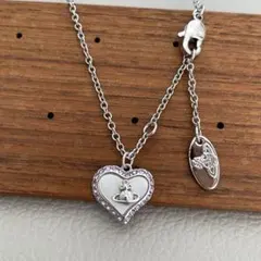 Vivienne ハートストーンネックレス