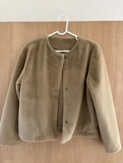ベージュ フリース風ジャケット　ユニクロ