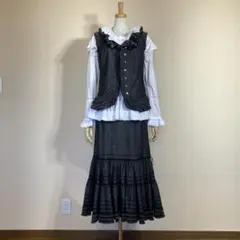 インゲボルグ　デニム素材のベスト＆スカートのセットで〜す‼︎