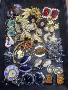 ビンテージブローチセット多数時計入り