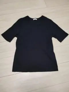 GU/黒のリブ編み半袖トップス