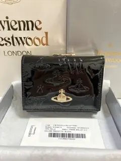新品未使用　大人気！ヴィヴィアンウエストウッド 三つ折財布　黒　エナメル