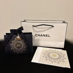 ムラ　ホリデーラッピング、チャーム付き シャネルオンライン♡ホリデー限定無料ギフトラッピング（チャーム付